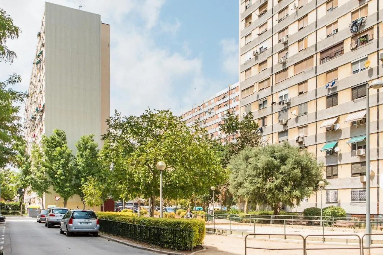 הוספיטלט דה יוברגאט Cozy Apartment With Splashes Of Color