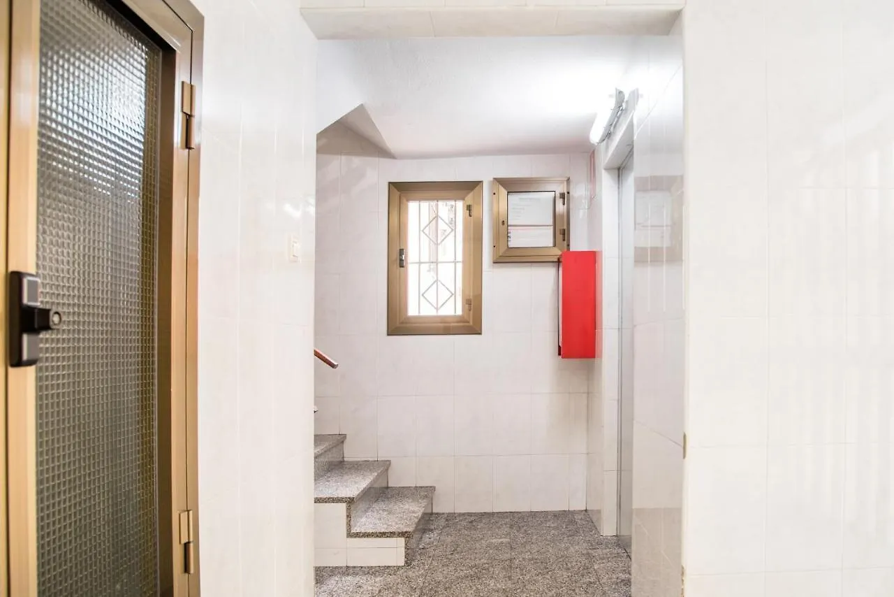 הוספיטלט דה יוברגאט Cozy Apartment With Splashes Of Color