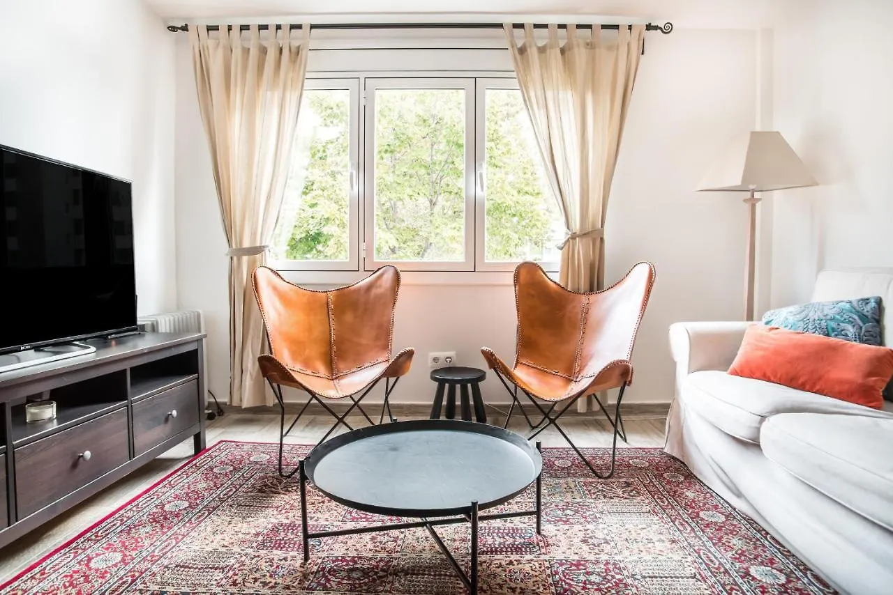 הוספיטלט דה יוברגאט Cozy Apartment With Splashes Of Color ספרד