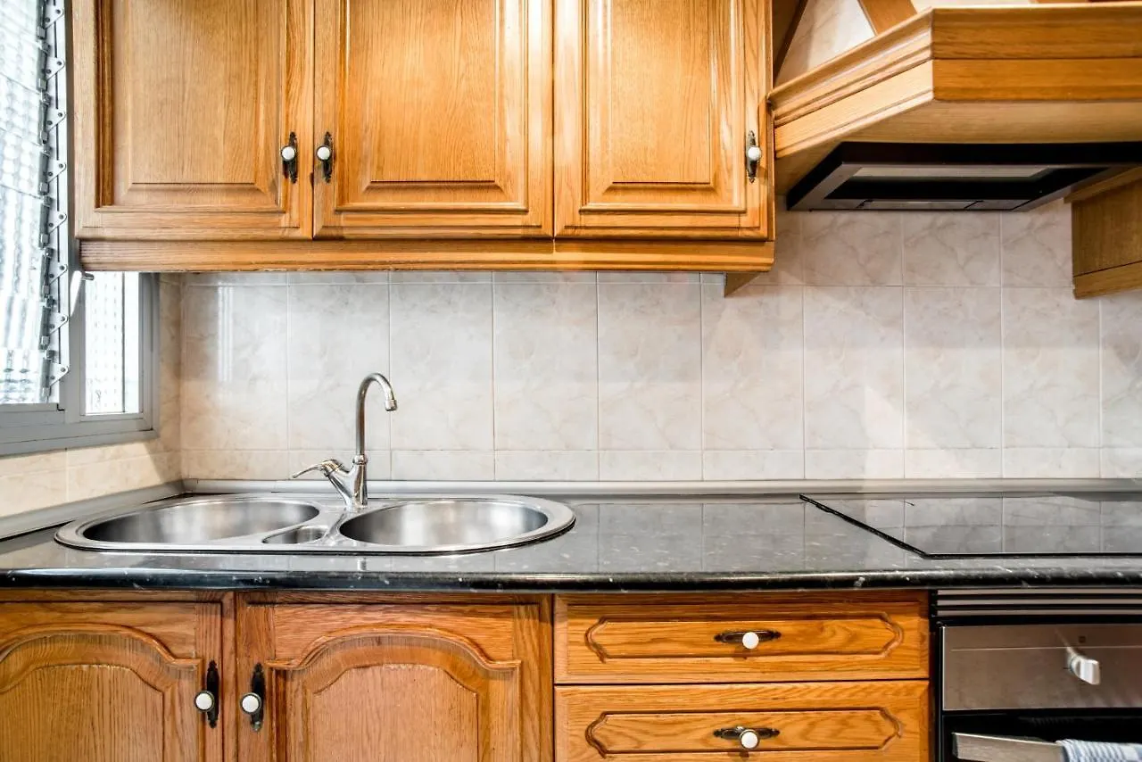 הוספיטלט דה יוברגאט Cozy Apartment With Splashes Of Color ספרד