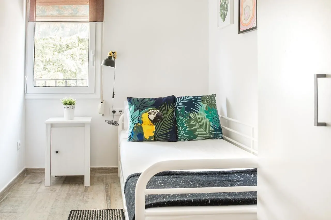 הוספיטלט דה יוברגאט Cozy Apartment With Splashes Of Color