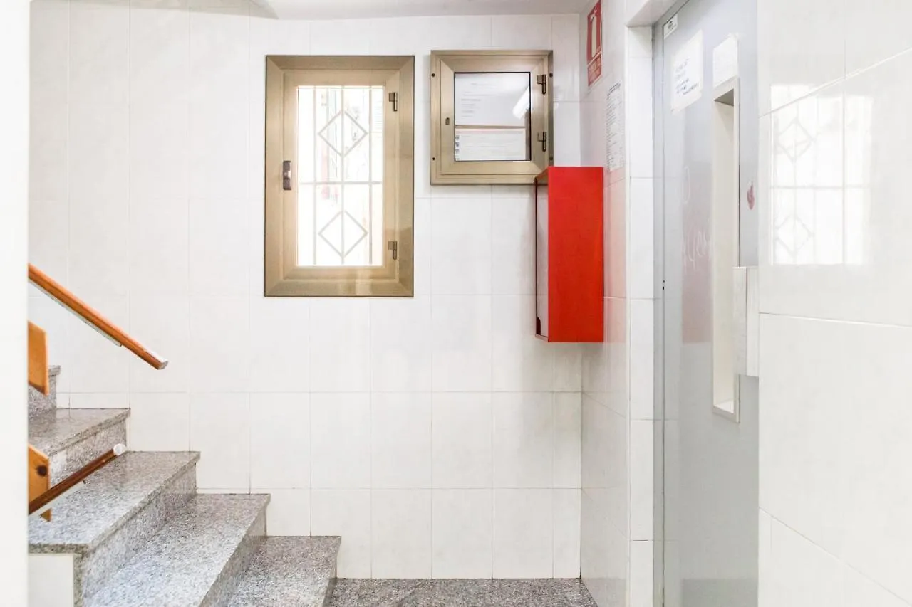 הוספיטלט דה יוברגאט Cozy Apartment With Splashes Of Color