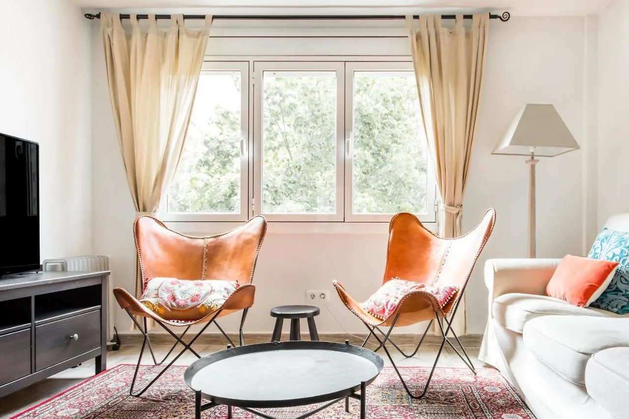 הוספיטלט דה יוברגאט Cozy Apartment With Splashes Of Color ספרד