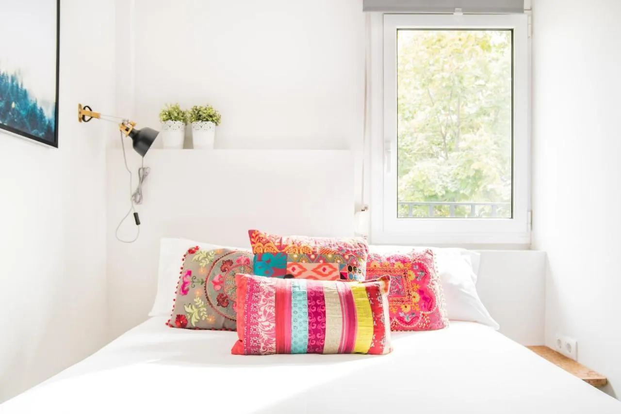 הוספיטלט דה יוברגאט Cozy Apartment With Splashes Of Color
